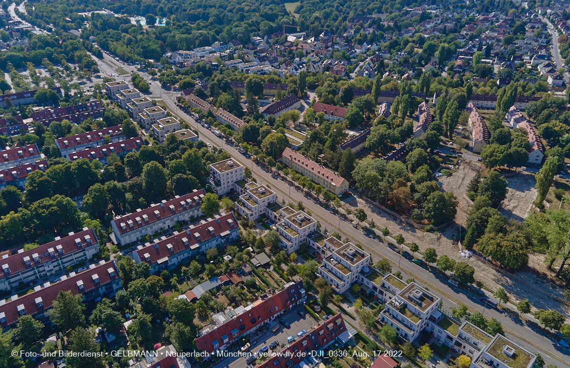 17.08.2022 - Luftbilder von der Baustelle Maikäfersiedlung in Berg am Laim